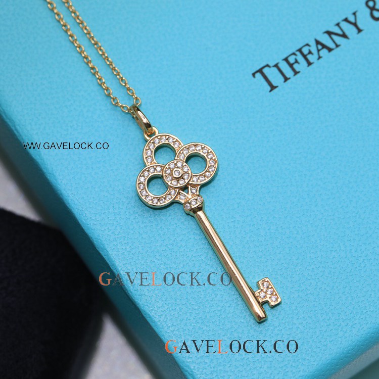 Tiffaany Chain Necklace Gold Kay Pendant set with diamonds